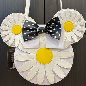 Loungefly 🌼 Daisy Flower Minnie
Mouse Purse Shoulder Bag
Crossbody Disney NWT